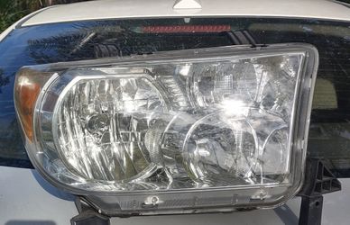 TOYOTA TUNDRA 2009 - 2013 RH OEM HEADLAMP 