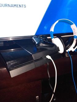 Ps4 With Games And A Headset