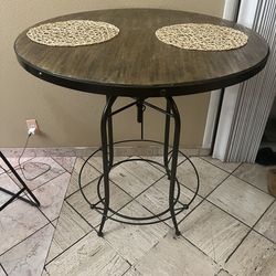 Adjustable bistro style table