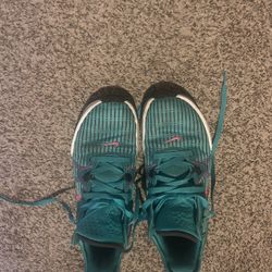 Men’s LeBron basketball shoes