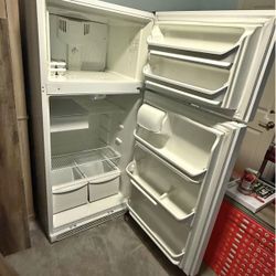 Frigidaire Refrigerator - like new!