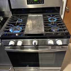 Dual Fuel Gas Stove GE
