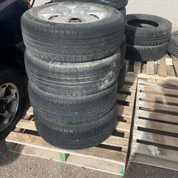 4 Hyundai 215/60R16 Tires With Rim And Cap