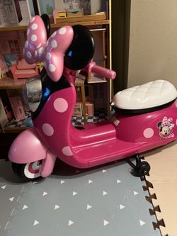 Minnie Mouse Ride-On Moped