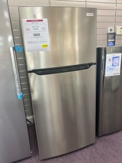 Frigidaire Top-Freezer Refrigerator Stainless Steel