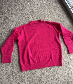 Fuchsia crewneck sweater — M/L
