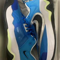 Nike Giannis Immoryality 3 size 9-13