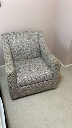 Living Room Set –Sofa, Loveseat & Swivel Chair – Good Condition