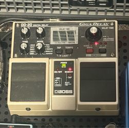 Boss Giga Delay DD-20 Delay/Memory Loop Pedal
