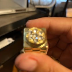 13 karat gold ring with 8 carat diamonds