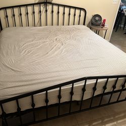 Serta King Size Mattress And Frame