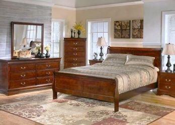 Modern Alisdair Ashley Bedroom Set