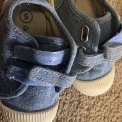 Boys Toddlers Shoes Size 5 & 6