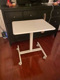 Table Adjustable with Wheels, Mobile Standing Rolling Desks with adjustable height Workstation