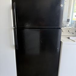 GE Top Freezer Refrigerator w/ Ice Maker (Warranty Included)