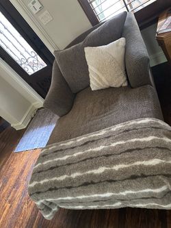 Chaise lounge/pillow/blanket