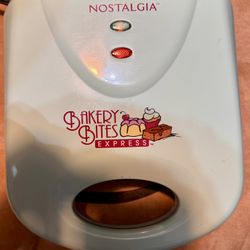 Nostalgia Bakery Bites Express Mini Dessert Maker – Great Condition