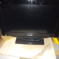 20 Inch Television Works Great Also Good As A Computer Screen