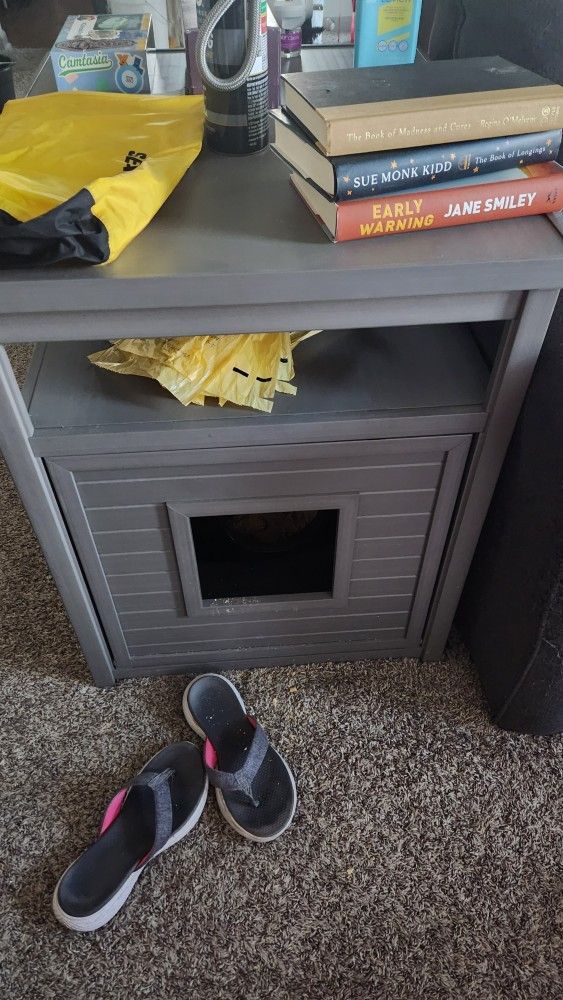 Large Table/ Cat Box Holder