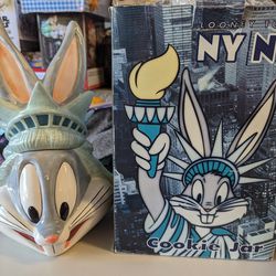 Bugs Bunny NY NY Statue Of Liberty Cookie Jar