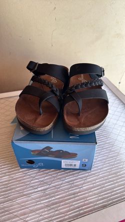 Mountain Sole Women's Leather Sandals Size 9