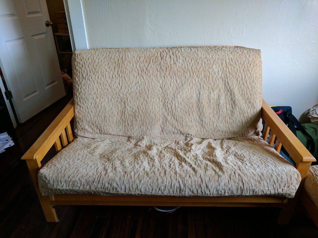 Futon with double mattress and ottoman