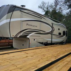Jayco Pinnacle 37' 2019