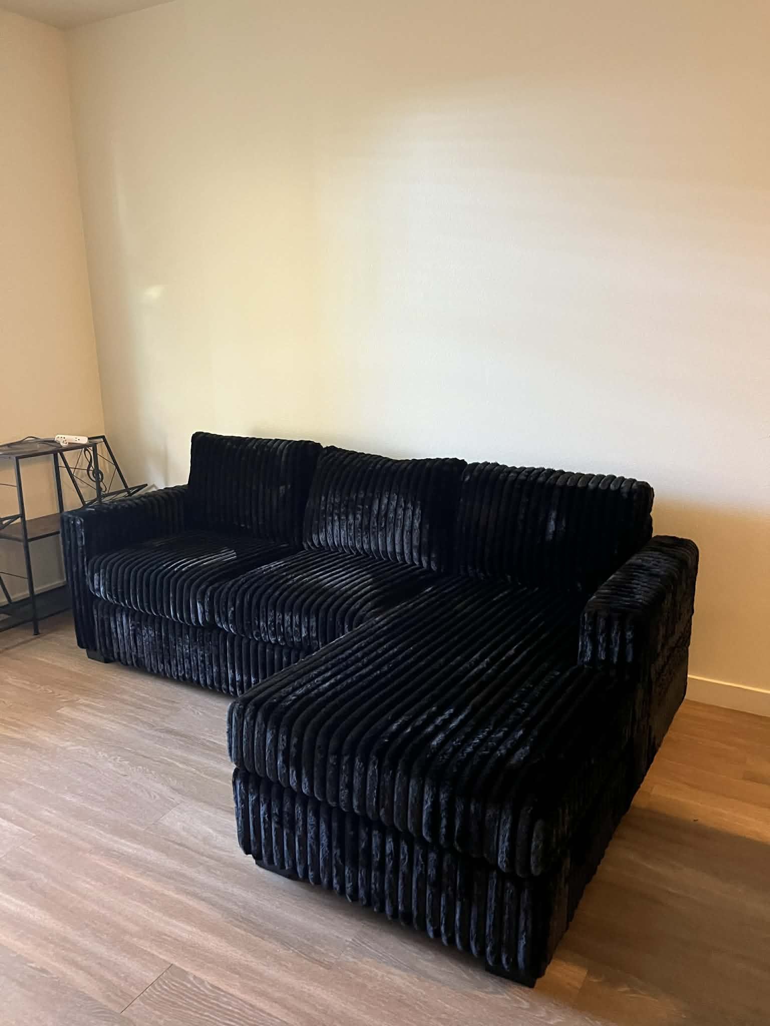 New Sectional Couch with Chaise! Free Delivery 🚚! Free Assembly! 