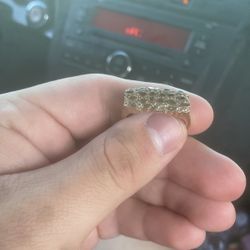 10k Hallow Ring W Cz Stones 