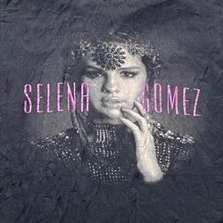 Selena Gomez Preowned Medium T-shirt