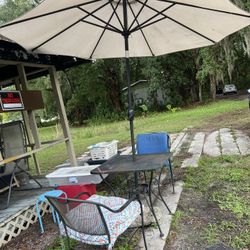 Rot iron table and chairs nice