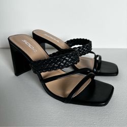 New In Box, Black Heel Approx 3” , Size: 7.5