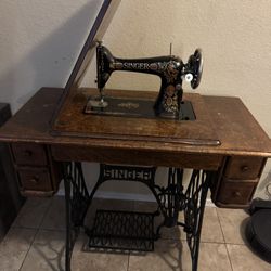 Singer Sewing Machine 