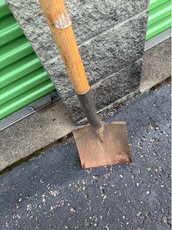 Square-Point Steel Blade Shovel