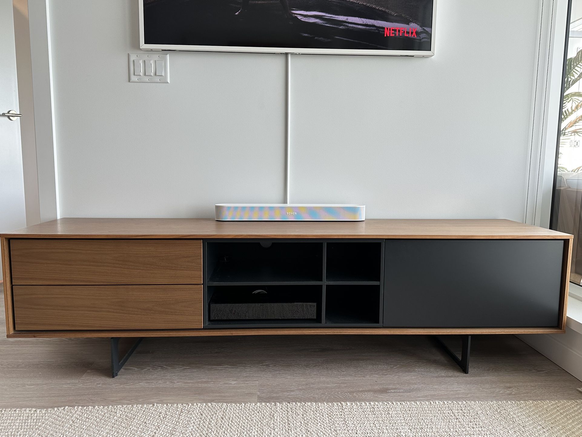 Aura Media Unit/TV Stand