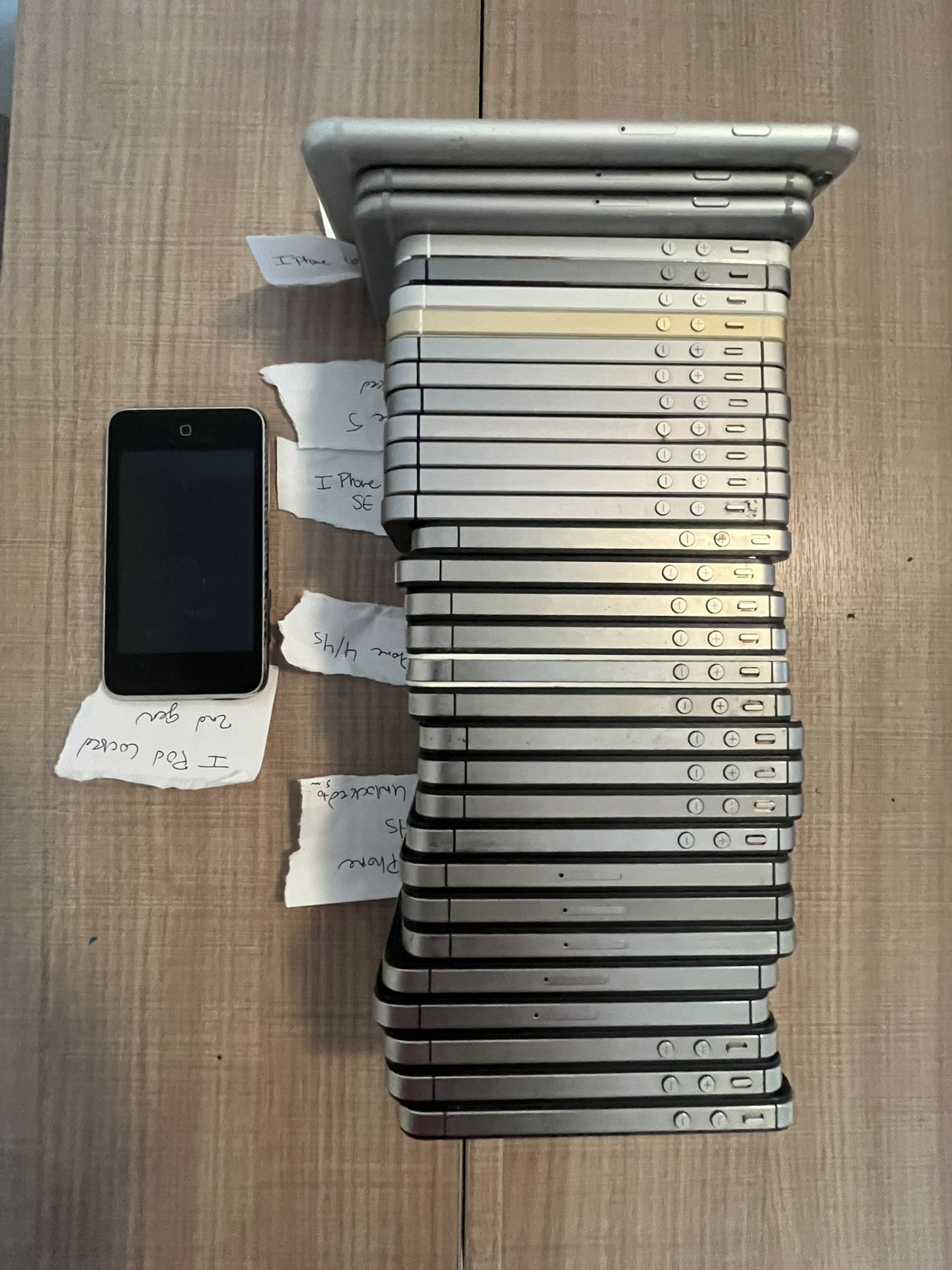 Apple iPhone Lot – 33 Devices – UNLOCKED + LOCKED – PARTS / REPAIR