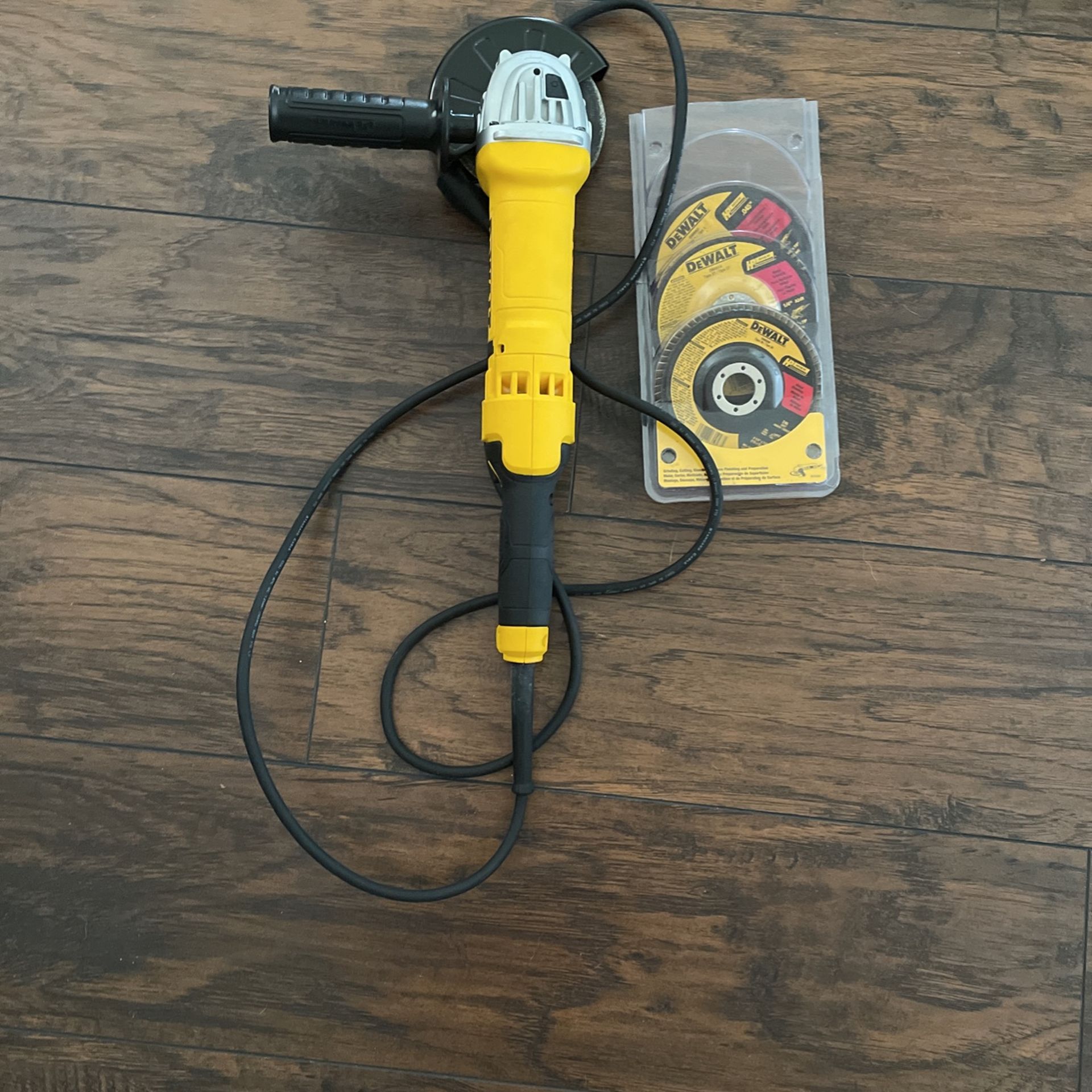 Dewalt DWE43113 Angle grinder 5” 9000RPM