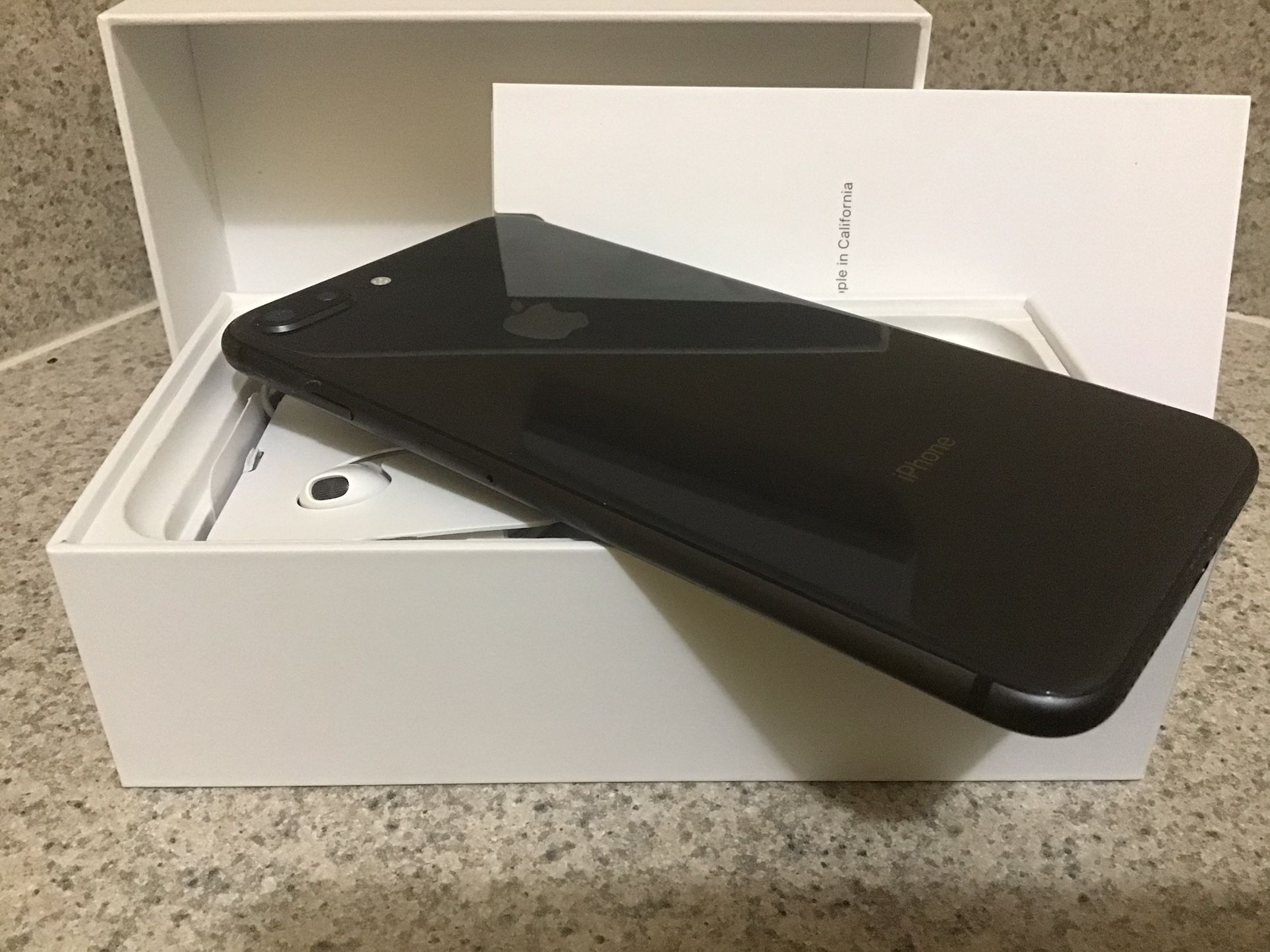 Verizon IPhone 8 plus 128GB unlocked (please read)