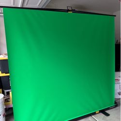 Green Screen Collapsible - NEW (we got 2, didn’t use one) - RAUBAY -  Green screen Extra Wide - $75 obo
