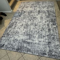 Gray 7’ by 9’ area rugs
