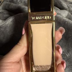 Tom Ford Shade and illuminate Soft Radiance Foundation