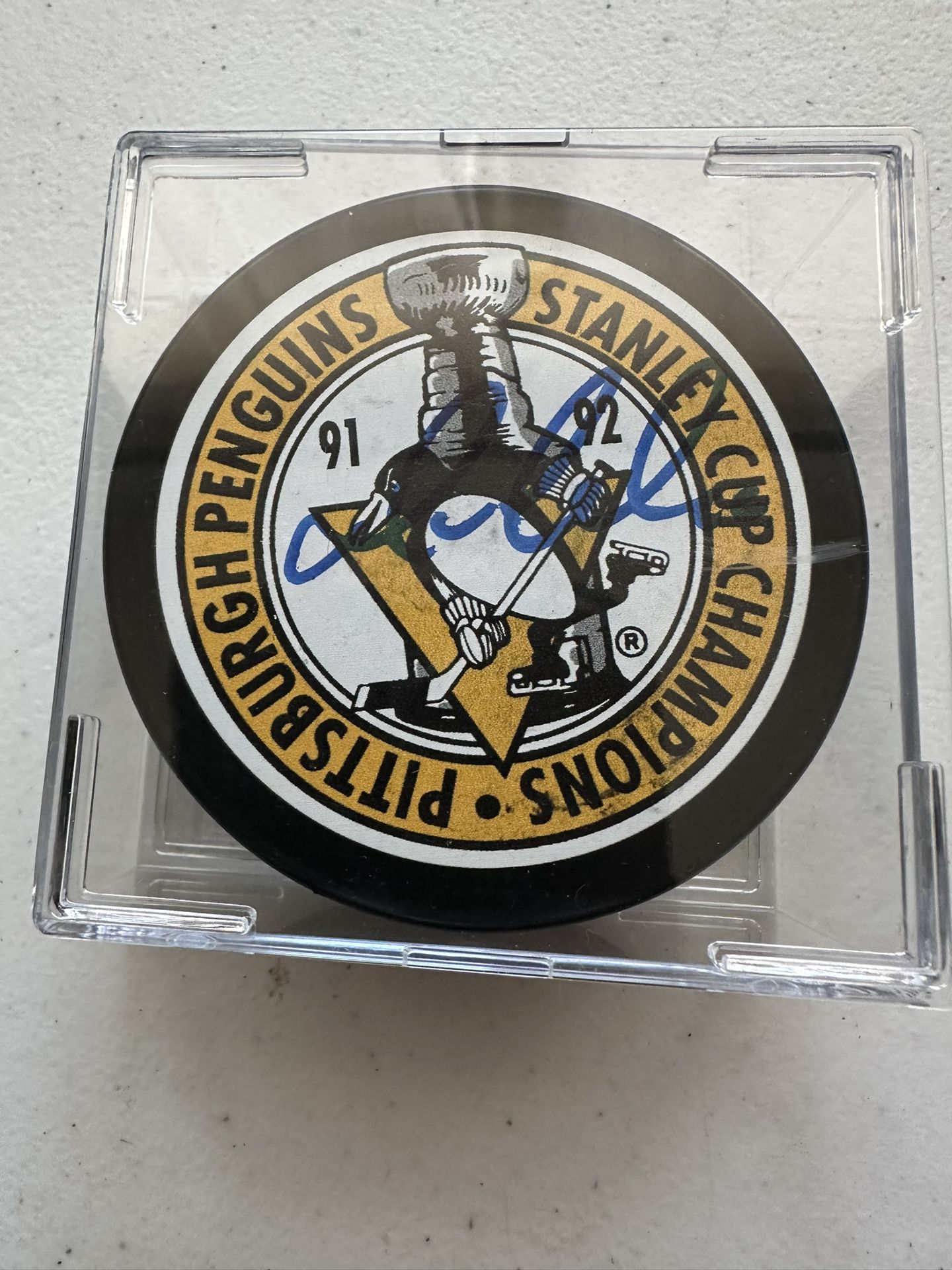 MARIO LEMIEUX SIGNED PITTSBURGH PENGUINS AUTOGRAPHED PUCK IN CASE W/COA XL 841