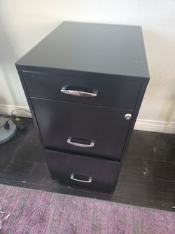 locking 3-drawer filing cabinet with keys