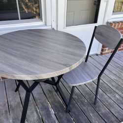 Round dining table with 3 chairs