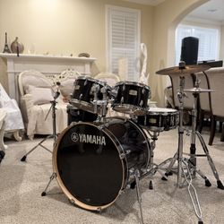 Yamaha 5 Piece Drum Set 
