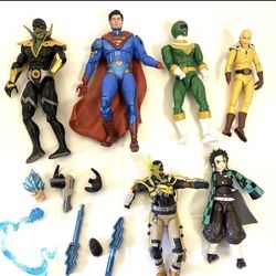 A260-    Preowned 5-Action Figures Parts Missing