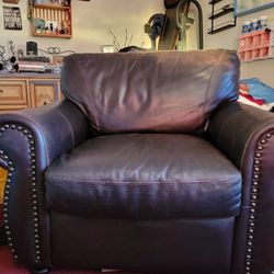 Leather Lounge Chair W/Ottoman