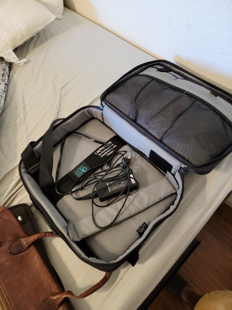 Franklin Covey rolling briefcase laptop carry-on bags for Sale in Chino, CA  - OfferUp