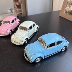 Three Volkswagen Beetle die cast cars 1:32 scale