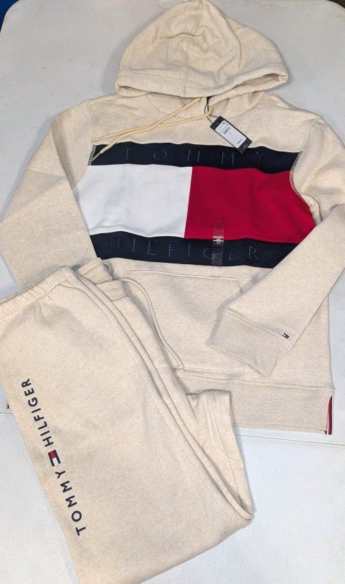 New Lady's Medium Tommy Jogger Set